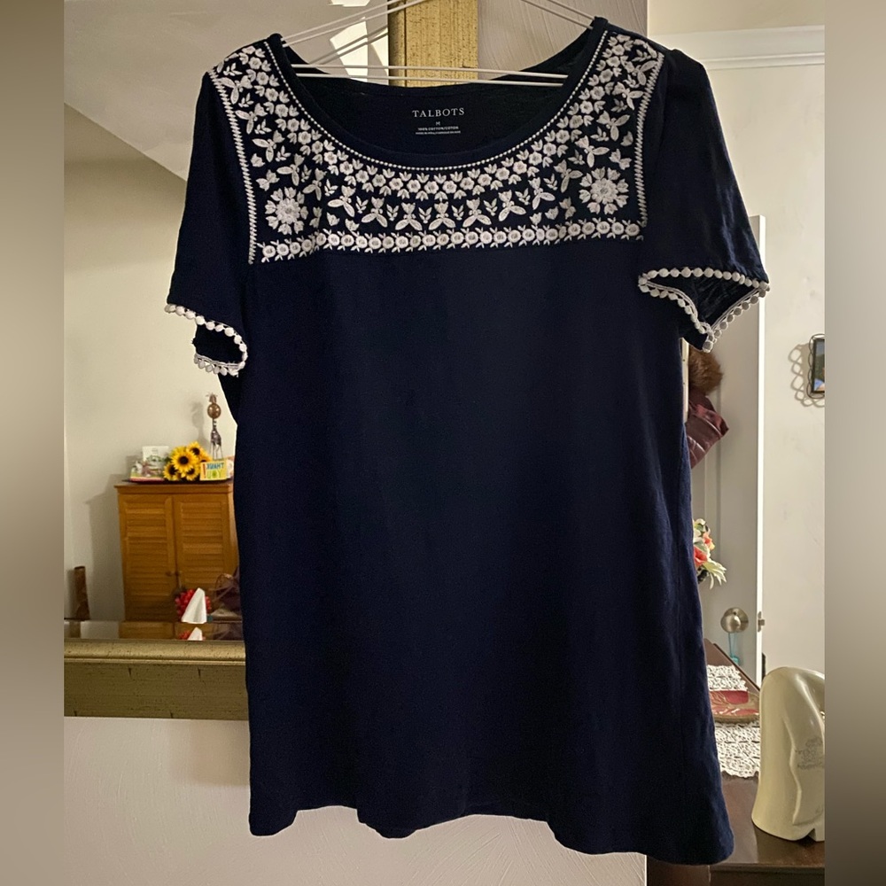 Talbots cotton embroidered short sleeve size M